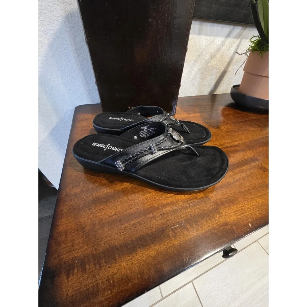 MINNITONKA Women's Sandles Size 8 Open Toe Black Slip On Leather Y2k Genz Genx